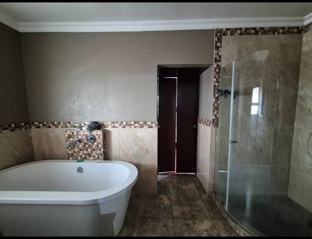6 BEDROOM HOUSE FOR SALE IN VANDERBIJLPARK SE 8